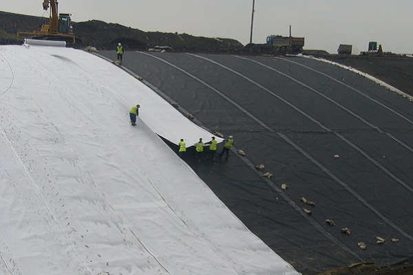 woven geotextile and nonwoven geotextile